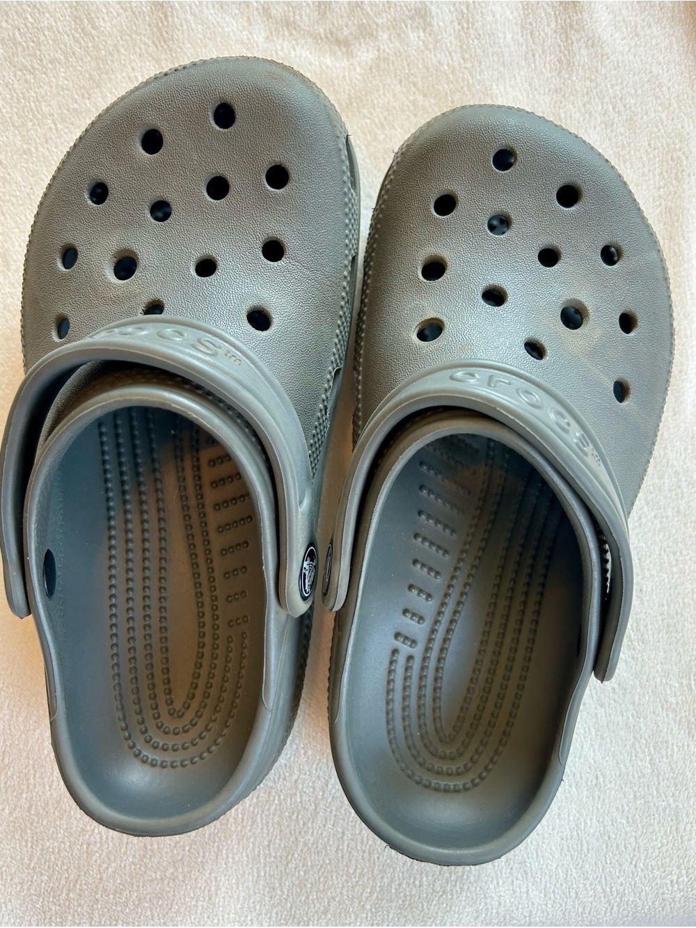 Kids Gray Crocs Sz J2
